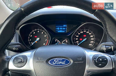 Хэтчбек Ford Focus 2012 в 