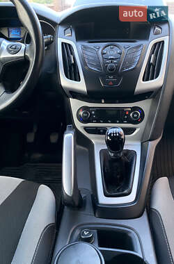 Хэтчбек Ford Focus 2012 в 