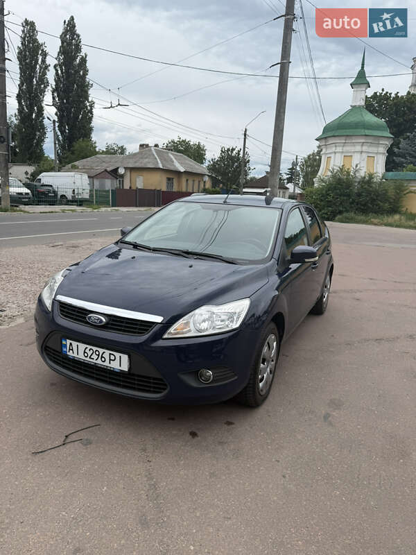 Хэтчбек Ford Focus 2011 в 