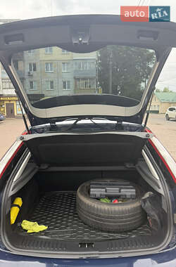 Хэтчбек Ford Focus 2011 в 