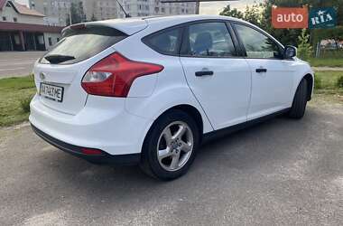 Хэтчбек Ford Focus 2012 в 