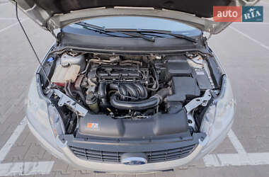 Седан Ford Focus 2011 в 