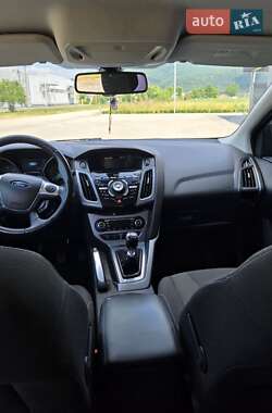 Хэтчбек Ford Focus 2011 в 