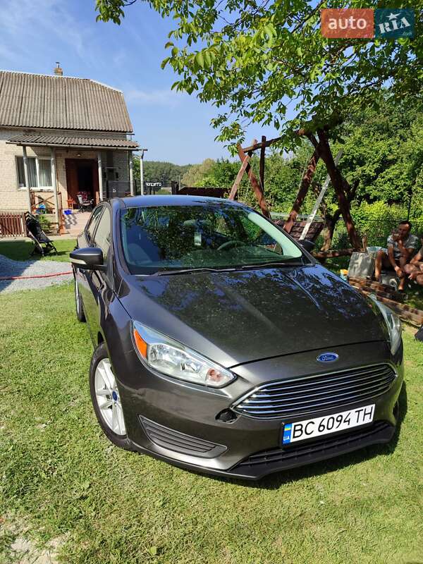 Хэтчбек Ford Focus 2015 в 