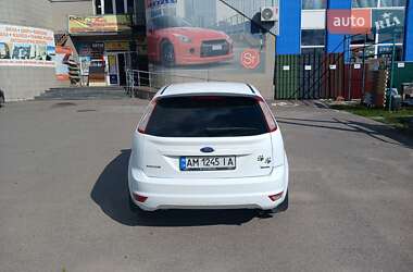 Хэтчбек Ford Focus 2011 в 