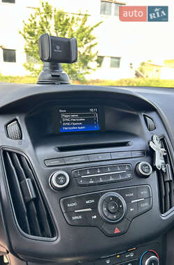 Седан Ford Focus 2015 в 