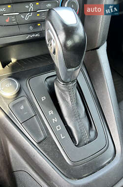 Седан Ford Focus 2015 в 