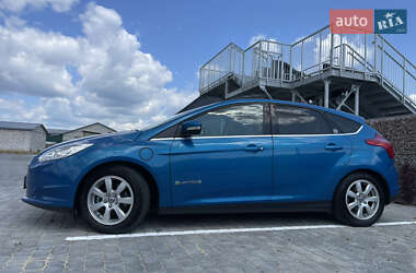 Хэтчбек Ford Focus 2012 в 