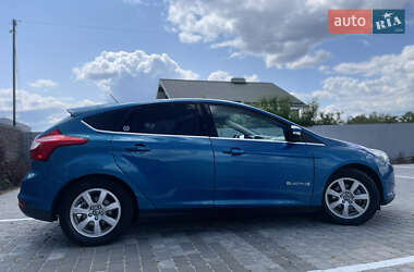 Хэтчбек Ford Focus 2012 в 