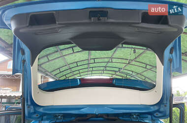 Хэтчбек Ford Focus 2012 в 
