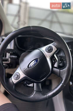 Хэтчбек Ford Focus 2012 в 