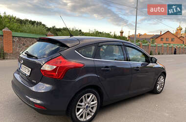 Хэтчбек Ford Focus 2012 в 