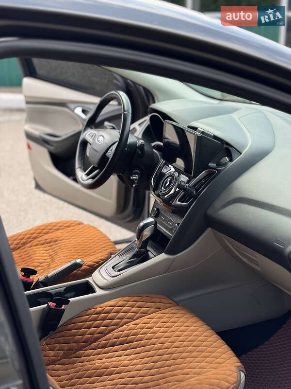 Хэтчбек Ford Focus 2015 в Киеве