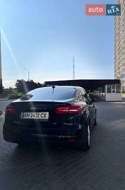 Седан Ford Focus 2015 в 