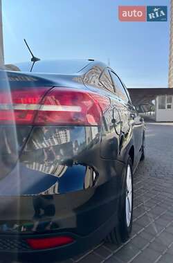 Седан Ford Focus 2015 в 