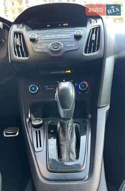 Седан Ford Focus 2015 в 
