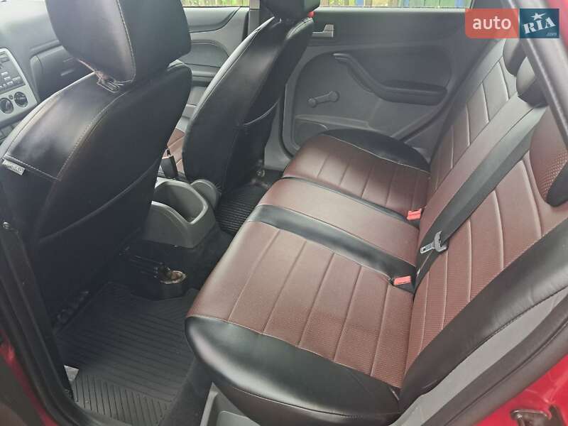 Хэтчбек Ford Focus 2006 в Коломаке