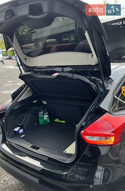 Хэтчбек Ford Focus 2015 в 