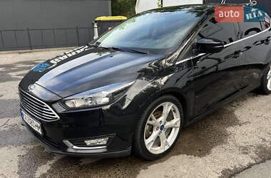 Хэтчбек Ford Focus 2015 в 