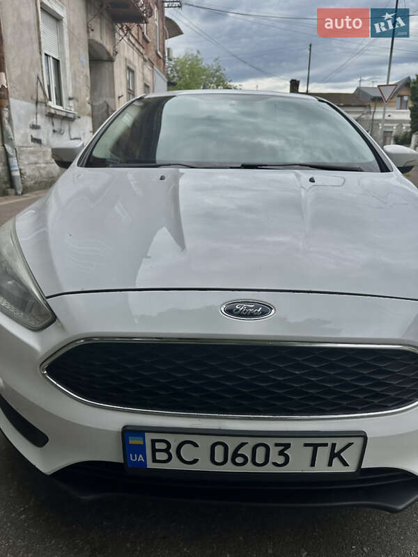 Хэтчбек Ford Focus 2016 в 
