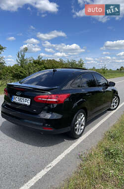 Седан Ford Focus 2015 в 
