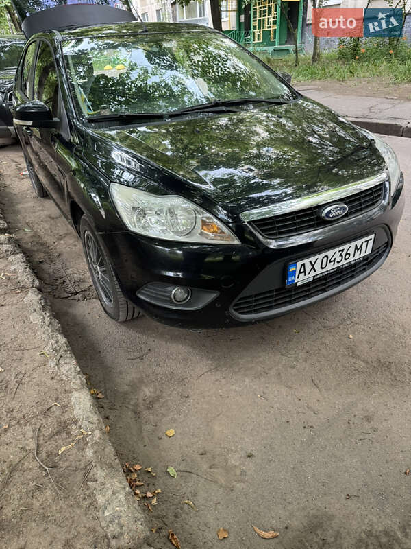 Хэтчбек Ford Focus 2010 в 