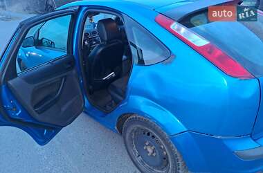 Хэтчбек Ford Focus 2004 в 