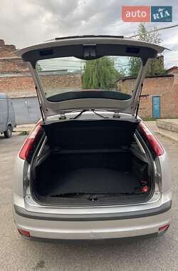 Хэтчбек Ford Focus 2004 в 