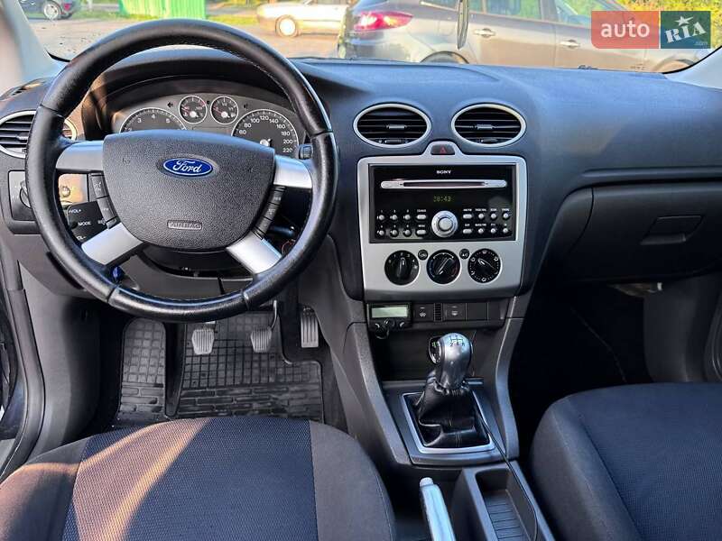 Хэтчбек Ford Focus 2006 в Городке