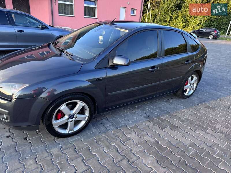 Хэтчбек Ford Focus 2006 в Городке