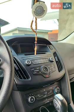Седан Ford Focus 2015 в 