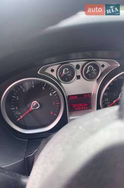 Хэтчбек Ford Focus 2011 в 
