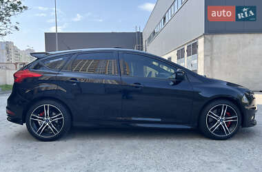 Хетчбек Ford Focus 2016 в 