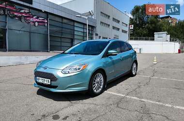 Хэтчбек Ford Focus 2012 в 
