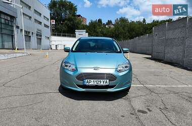 Хэтчбек Ford Focus 2012 в 
