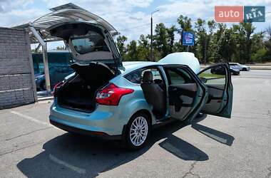 Хэтчбек Ford Focus 2012 в 