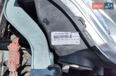 Хэтчбек Ford Focus 2012 в 