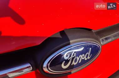 Хэтчбек Ford Focus 2013 в 