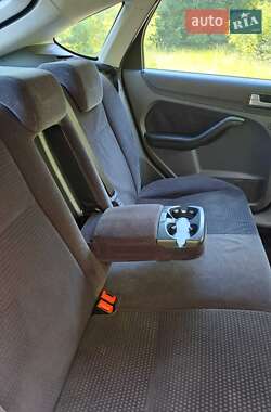 Хэтчбек Ford Focus 2005 в 