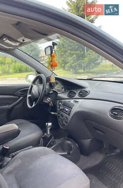 Хэтчбек Ford Focus 1999 в 