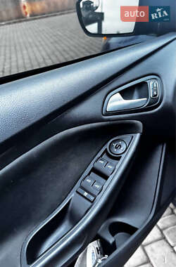 Седан Ford Focus 2015 в 