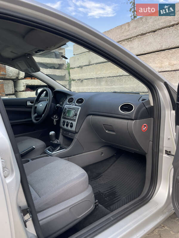 Универсал Ford Focus 2005 в Сарнах