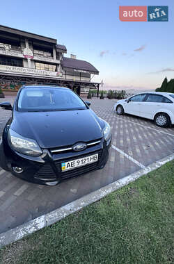 Хэтчбек Ford Focus 2011 в 