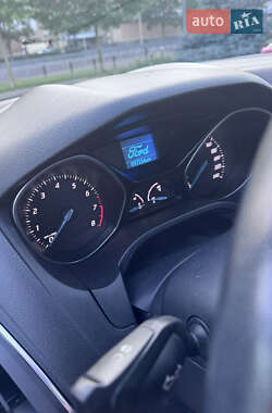 Хэтчбек Ford Focus 2011 в 