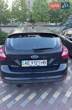 Хэтчбек Ford Focus 2011 в 