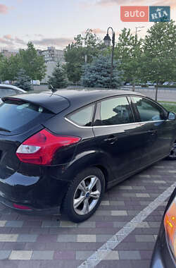 Хэтчбек Ford Focus 2011 в 