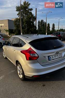 Хэтчбек Ford Focus 2012 в 