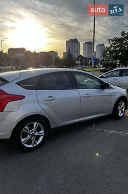 Хэтчбек Ford Focus 2012 в 