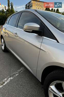 Хэтчбек Ford Focus 2012 в 