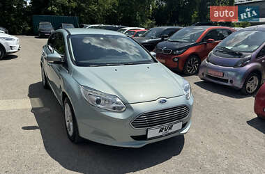 Хэтчбек Ford Focus 2013 в 